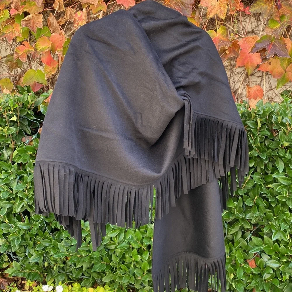 Shamask Cashmere and wool thick black fringe cape - Picture 13 of 14